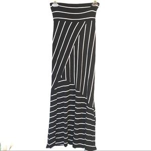 ✅3/$15 Charlotte Russe Black & White Maxi Skirt M